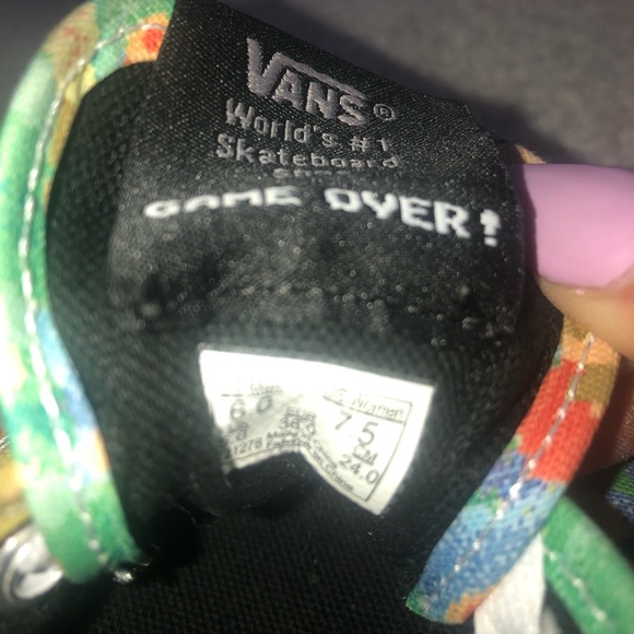 Nintendo x Authentic Super Mario Bros Vans - Picture 6 of 7